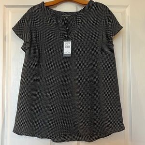 NWT!! Adrianna Papell 1X - polkadot, short sleeved blouse! - V-neck!